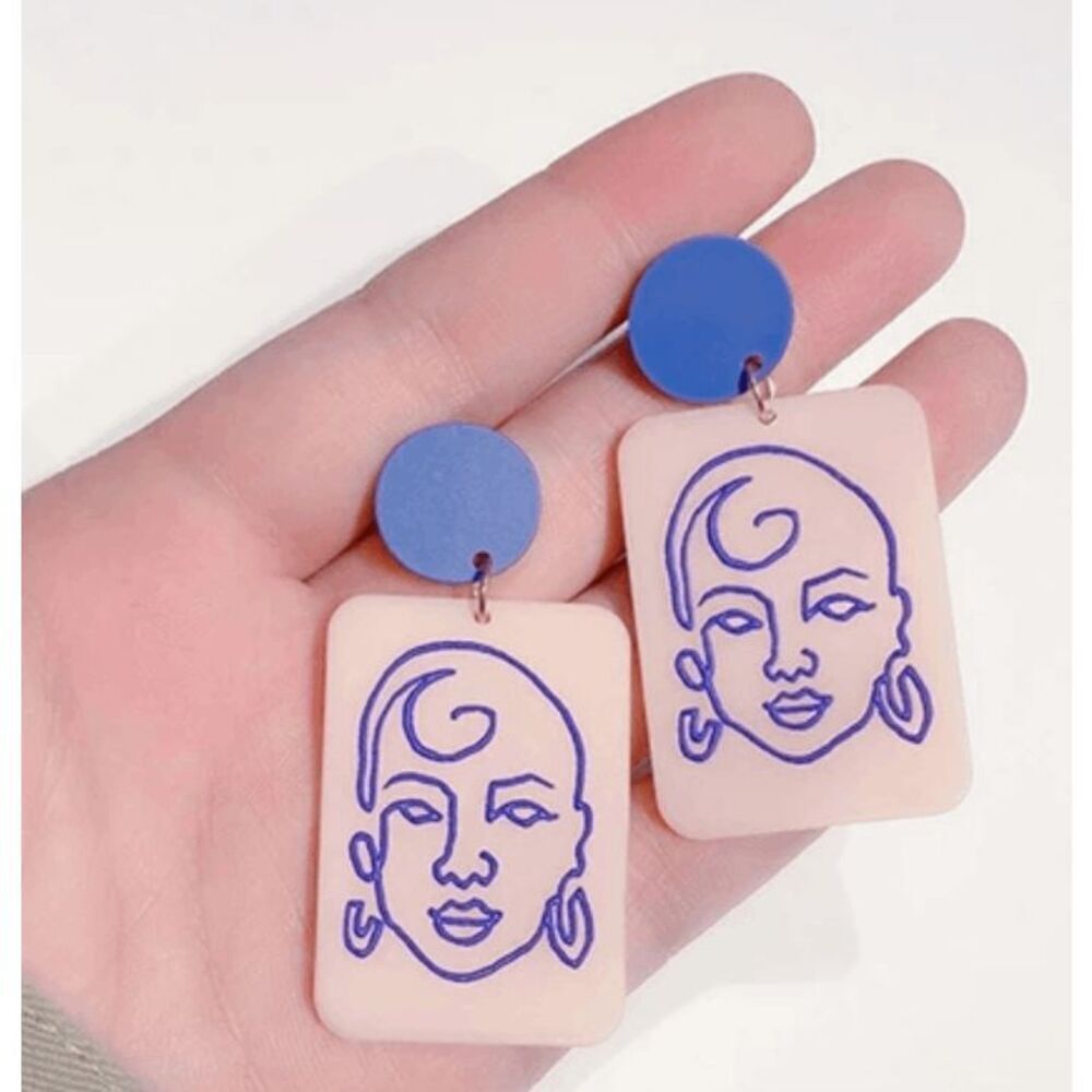 NWOT Abstract Face Arcylic Earrings - 2.25"